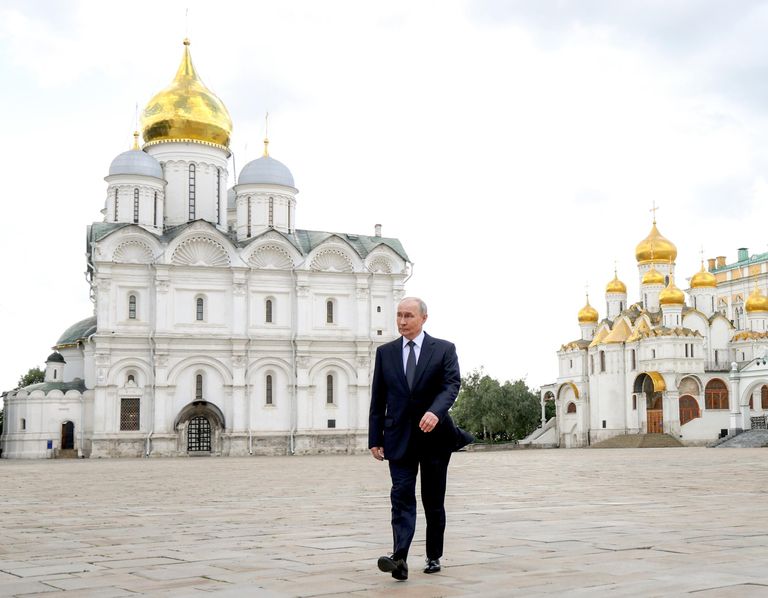 Президент Владимир Путин посетил Архангельский собор Московского Кремля Президент Владимир Путин посетил Архангельский собор Московского Кремля