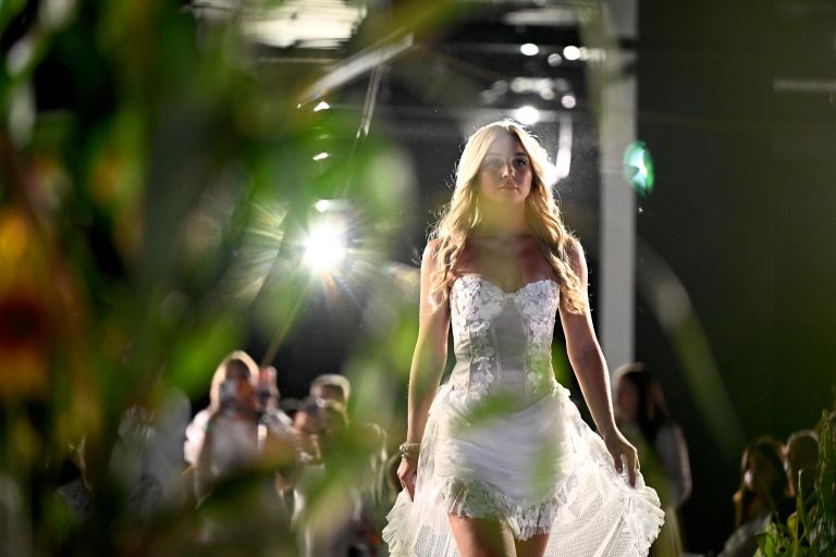Показ коллекции ателье-бутика ARAX на неделе моды Volga Fashion Week в Казани Показ коллекции ателье-бутика ARAX на неделе моды Volga Fashion Week в Казани