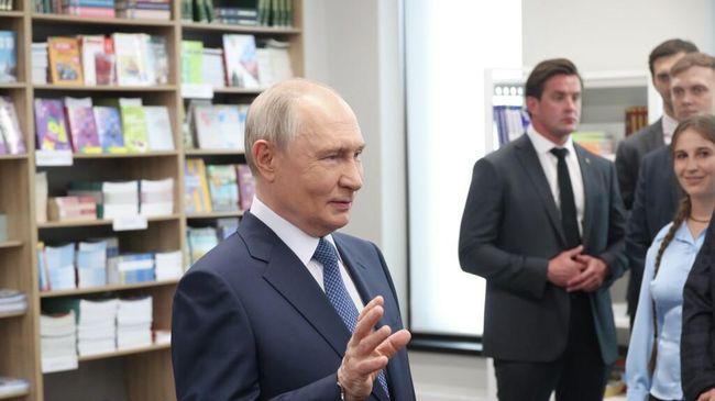 Путин на открытии новых школ в регионах