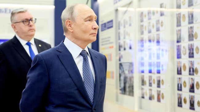Президент РФ Владимир Путин во время посещения Московского педагогического государственного университета 