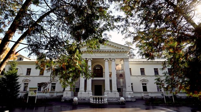 Исторический корпус Дома творчества писателей в поселке Переделкино в Москве Исторический корпус Дома творчества писателей в поселке Переделкино в Москве