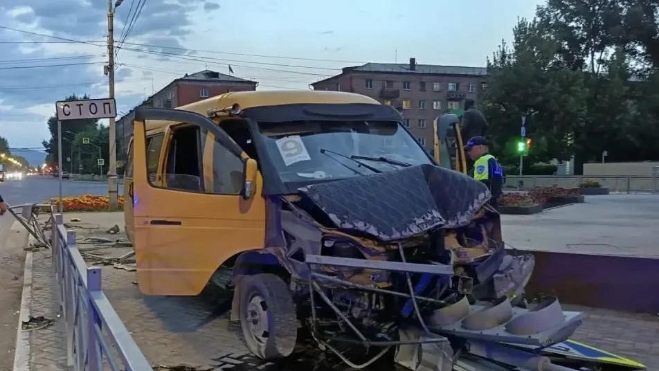 Последствия ДТП с участием микроавтобуса в Туве Последствия ДТП с участием микроавтобуса в Туве - РИА Новости, 1920, 30.08.2026