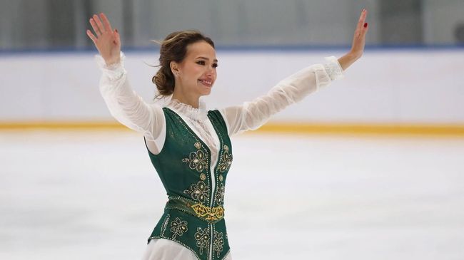 Олимпийская чемпионка фигуристка Алина Загитова приняла участие в церемонии открытия своей школы в Казани