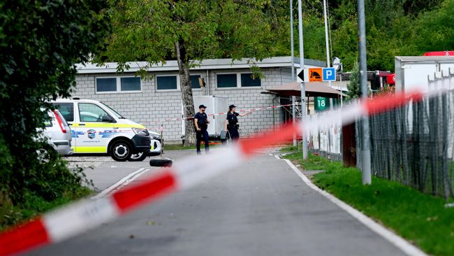 Экстренные службы на месте стрельбы в швейцарском городе Арау