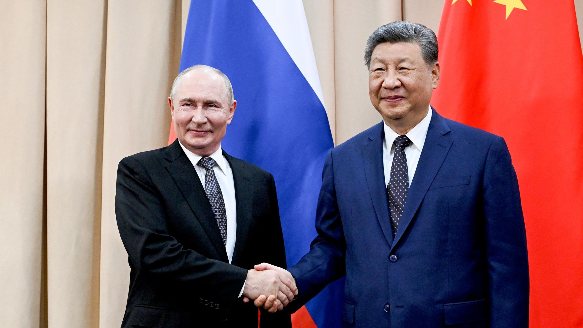 Президент РФ Владимир Путин и председатель КНР Си Цзиньпин во время встречи на полях саммита Шанхайской организации сотрудничества - РИА Новости, 1920, 31.08.2026