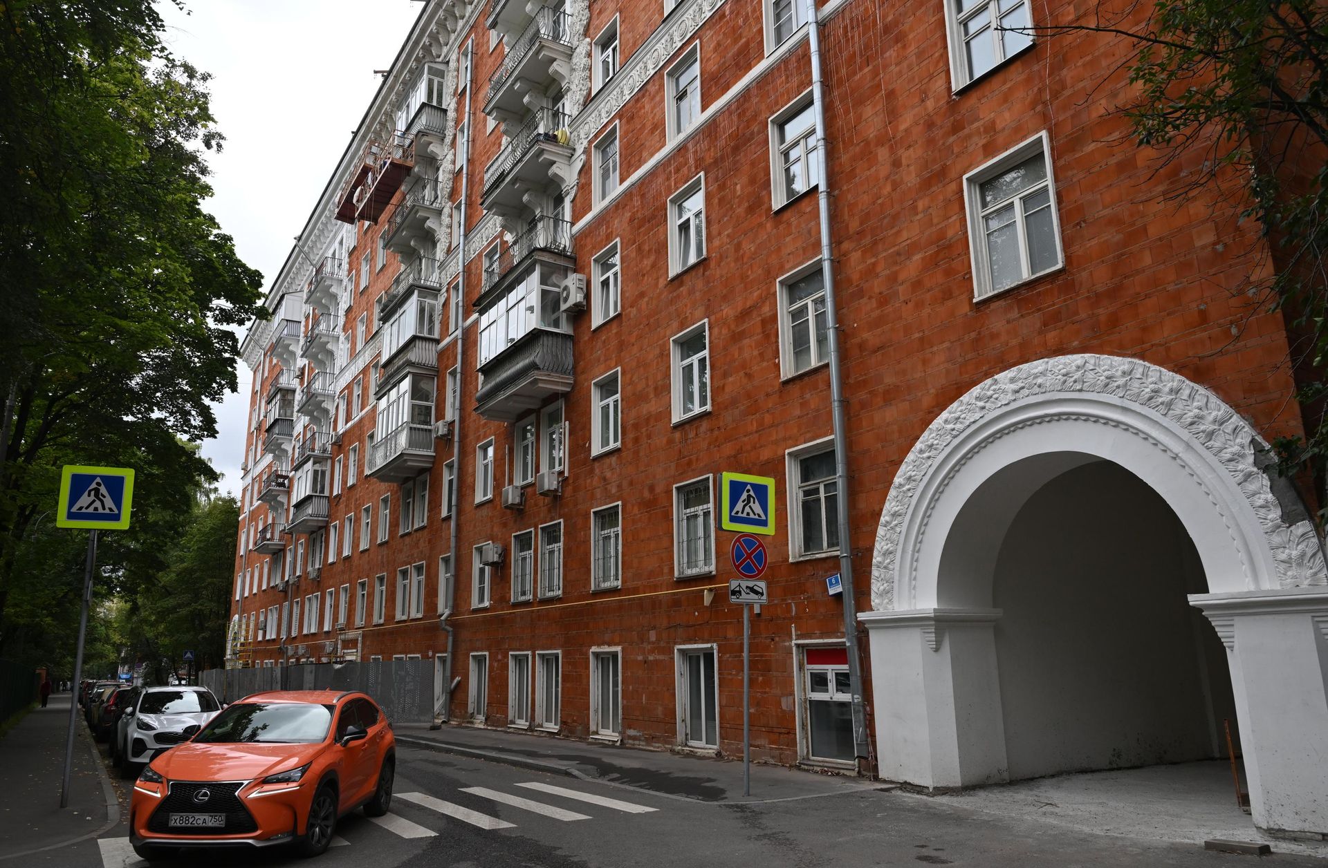 Реставрация исторического дома на улице Строителей в Москве. - РИА Новости, 1920, 31.08.2026