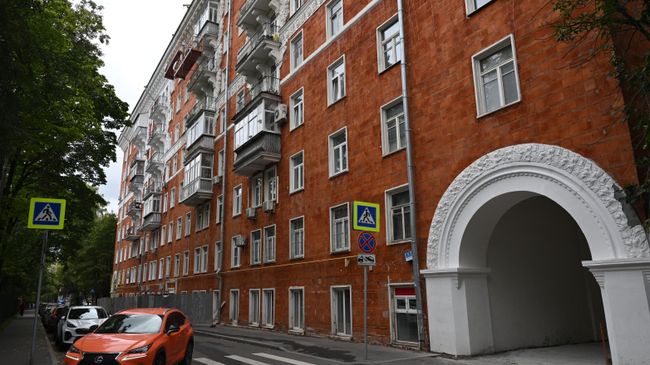 Реставрация исторического дома на улице Строителей в Москве.