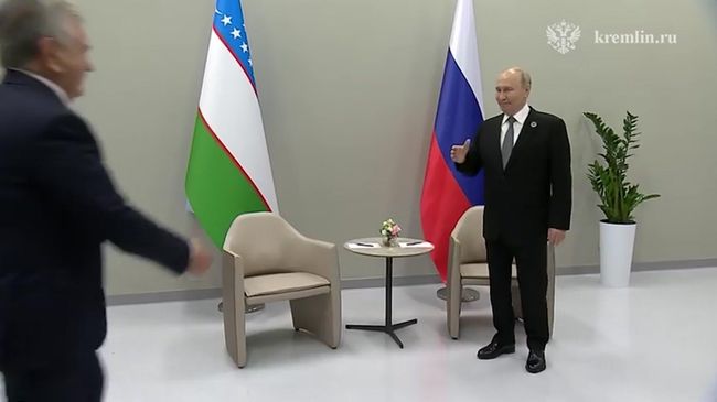 Путин на встрече с президентом Узбекистана Шавкатом Мирзиеевым Путин на встрече с президентом Узбекистана Шавкатом Мирзиеевым