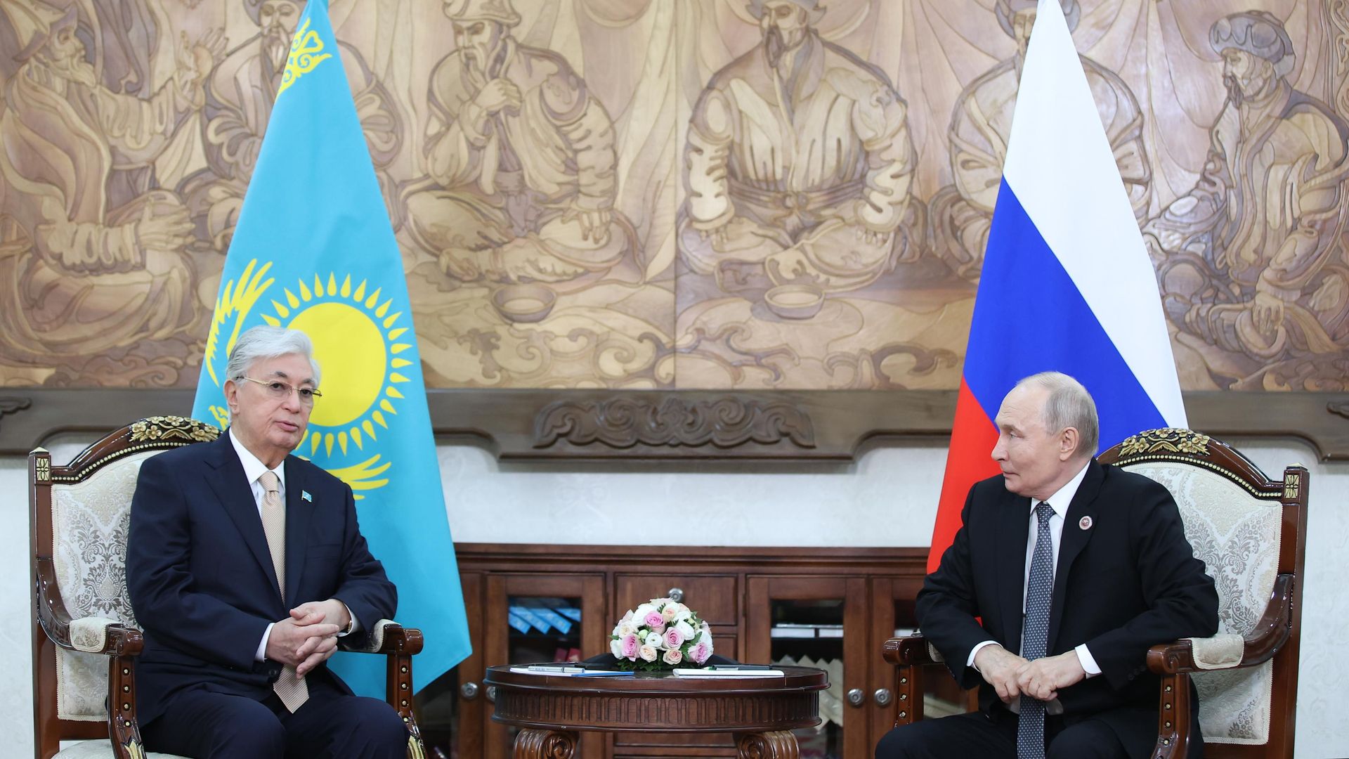 Президент РФ Владимир Путин и президент Казахстана Касым-Жомарт Токаев во время встречи на полях саммита Шанхайской организации сотрудничества - РИА Новости, 1920, 31.08.2026