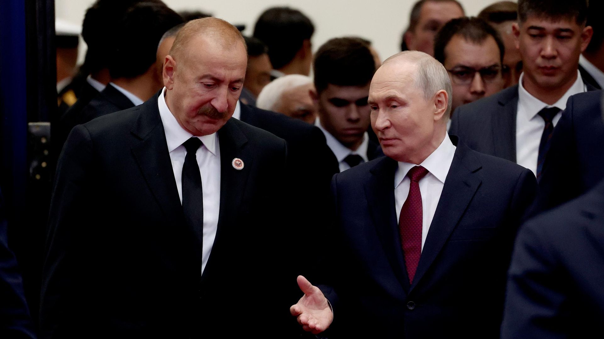 Президент России Владимир Путин и ппрезидент Азербайджана Ильхам Алиев перед началом заседания в формате ШОС плюс в Бишкеке Президент России Владимир Путин и ппрезидент Азербайджана Ильхам Алиев перед началом заседания в формате ШОС плюс в Бишкеке - РИА Новости, 1920, 01.09.2026