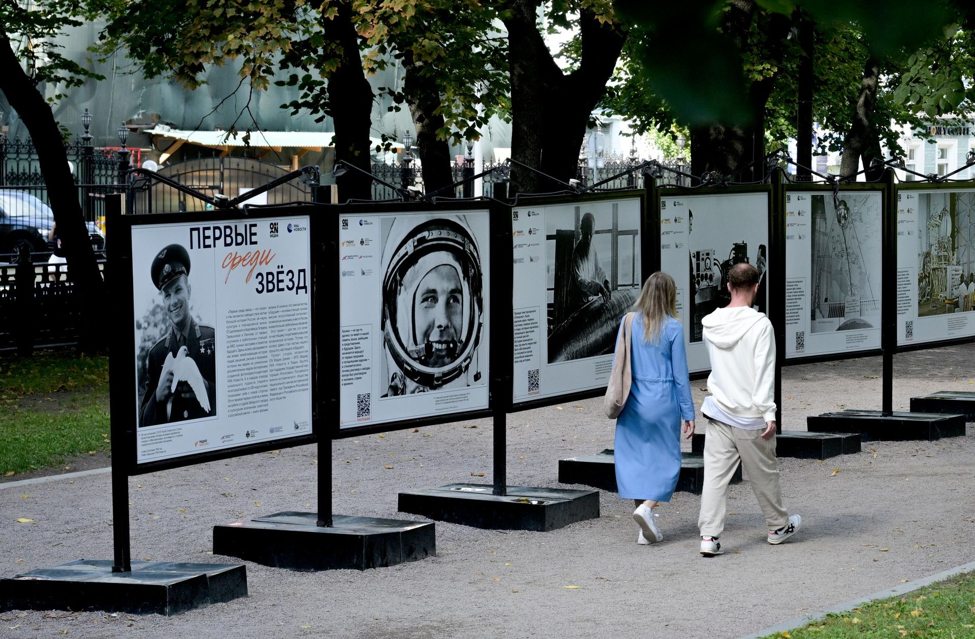 Фотовыставка Первые среди звёзд в Москве Фотовыставка Первые среди звёзд в Москве - РИА Новости, 1920, 01.09.2026