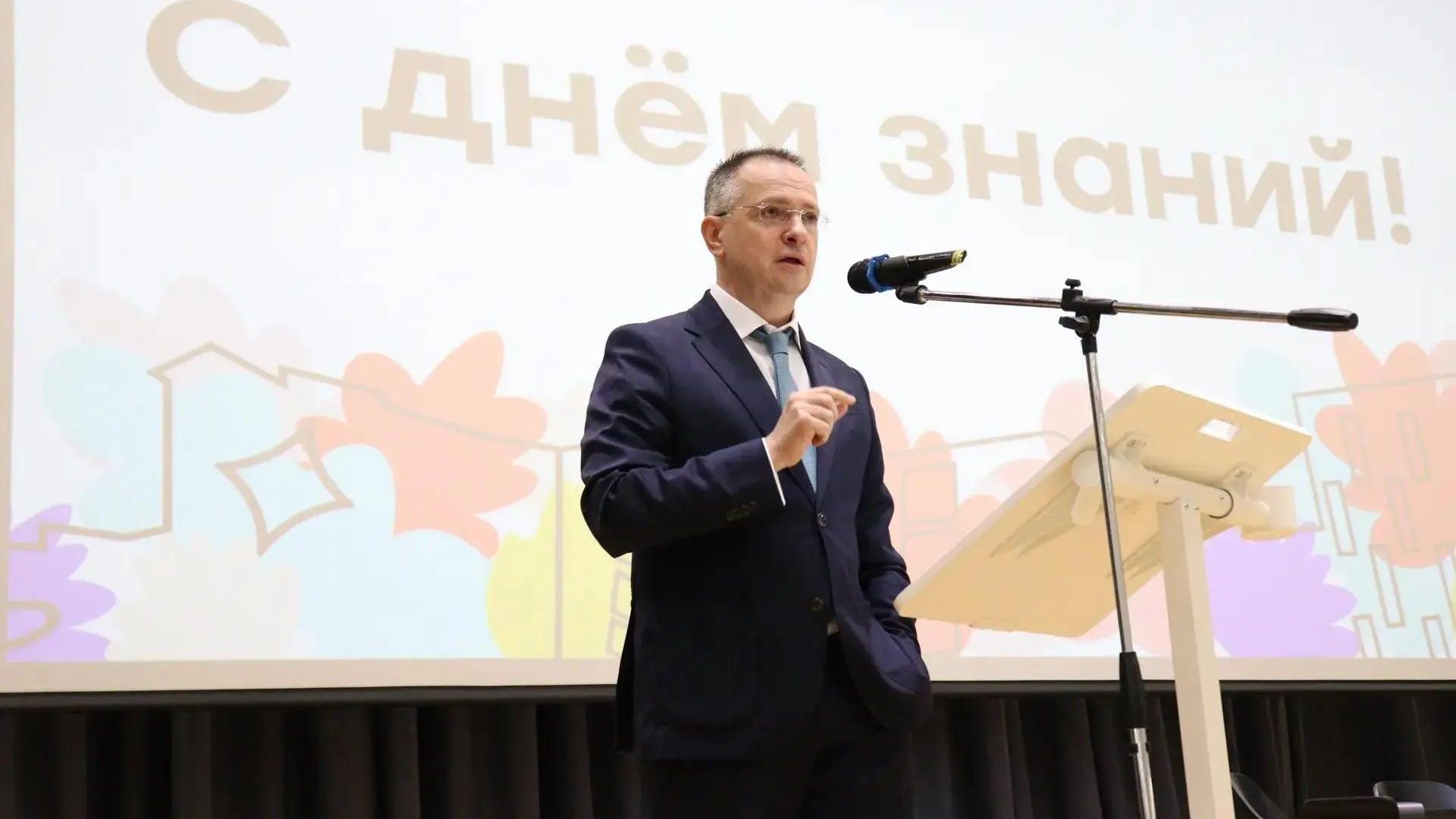 Владимир Мединский в школе № 58 в Калининграде Владимир Мединский в школе № 58 в Калининграде - РИА Новости, 1920, 01.09.2026