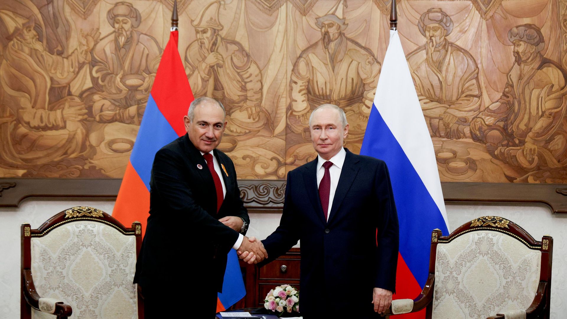 Президент России Владимир Путин и премьер-министр Армении Никол Пашинян во время встречи на полях саммита ШОС в Бишкеке Президент России Владимир Путин и премьер-министр Армении Никол Пашинян во время встречи на полях саммита ШОС в Бишкеке - РИА Новости, 1920, 01.09.2026