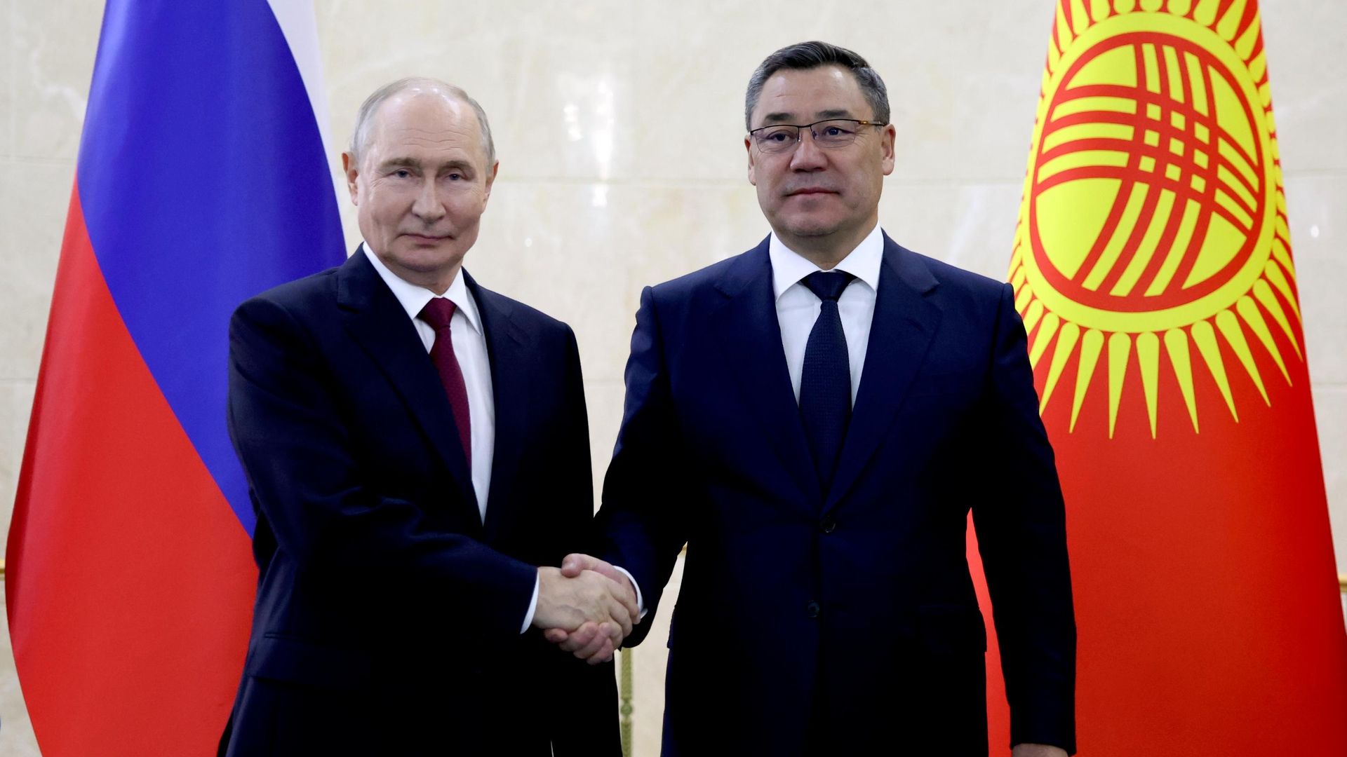 Президент РФ Владимир Путин и президент Киргизии Садыр Жапаров во время встречи на полях саммита Шанхайской организации сотрудничества (ШОС) в Бишкеке Президент РФ Владимир Путин и президент Киргизии Садыр Жапаров во время встречи на полях саммита Шанхайской организации сотрудничества (ШОС) в Бишкеке - РИА Новости, 1920, 01.09.2026