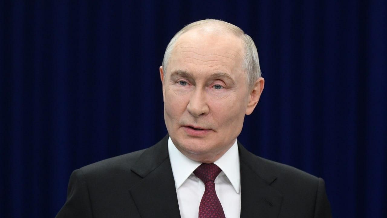 Президент России Владимир Путин отвечает на вопросы СМИ в Бишкеке Президент России Владимир Путин отвечает на вопросы СМИ в Бишкеке - РИА Новости, 1920, 01.09.2026