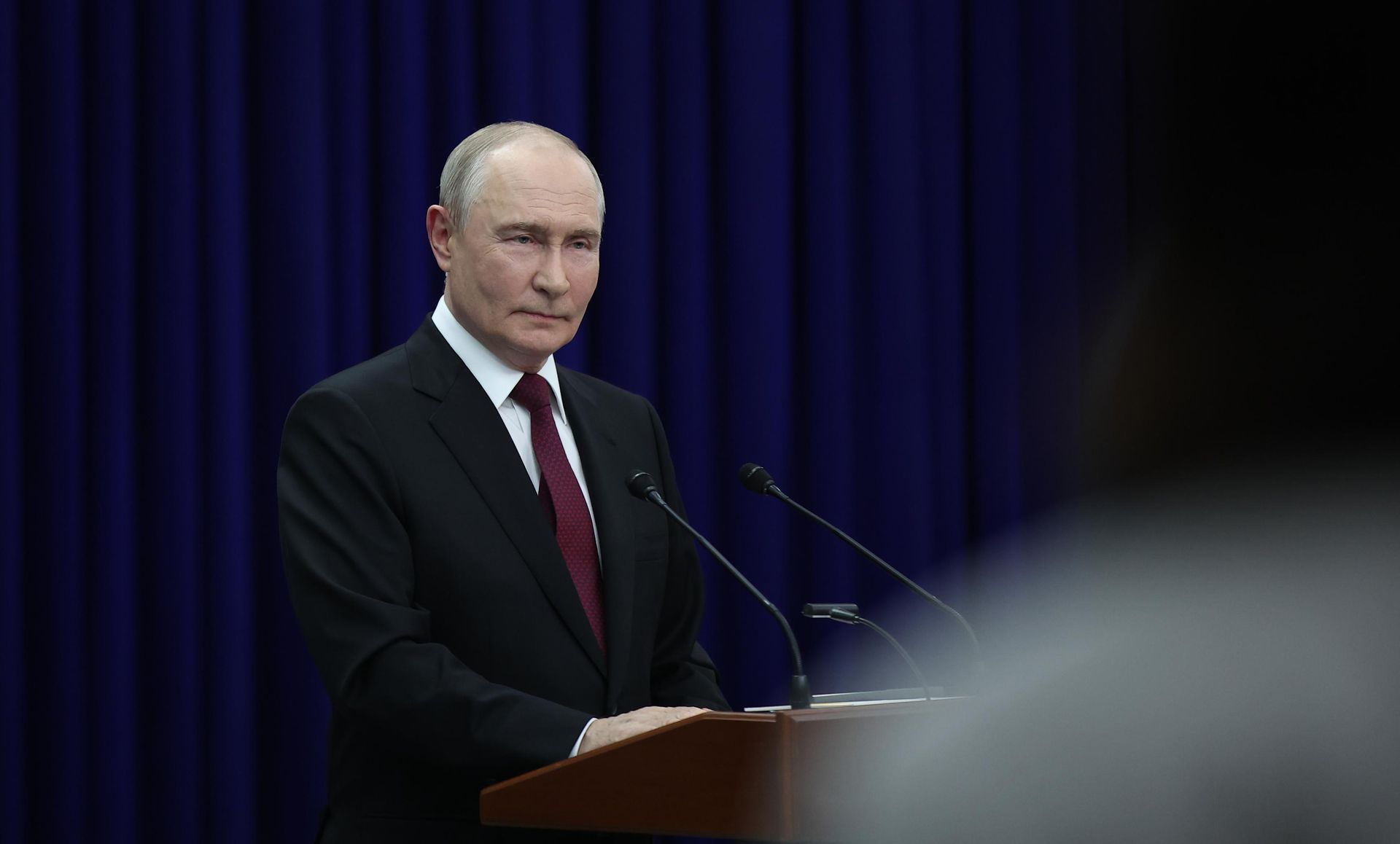 Президент России Владимир Путин отвечает на вопросы СМИ в Бишкеке Президент России Владимир Путин отвечает на вопросы СМИ в Бишкеке - РИА Новости, 1920, 02.09.2026