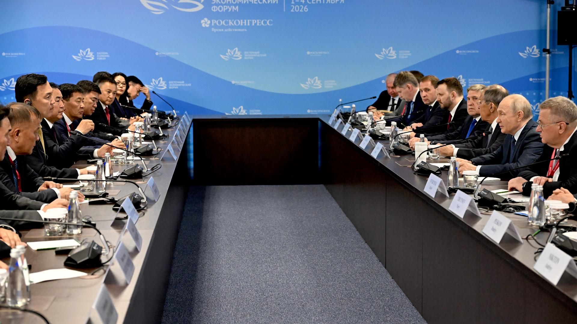 Переговоры Путина с премьером Монголии на ВЭФ во Владивостоке Переговоры Путина с премьером Монголии на ВЭФ во Владивостоке - РИА Новости, 1920, 02.09.2026