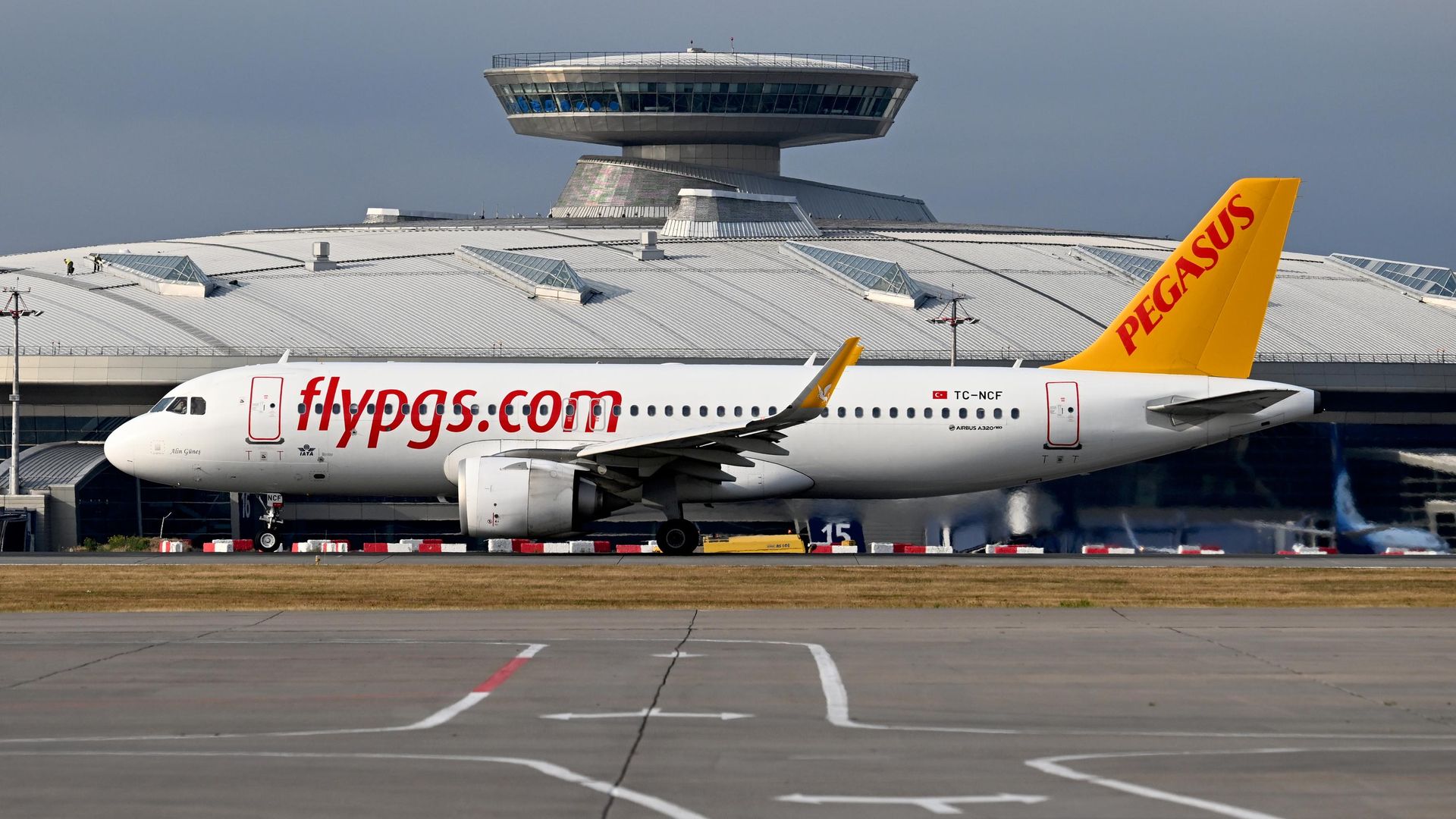 Самолет Airbus A320-Neo авиакомпании Pegasus в аэропорту Внуково-2 Самолет Airbus A320-Neo авиакомпании Pegasus в аэропорту Внуково-2 - РИА Новости, 1920, 03.09.2026