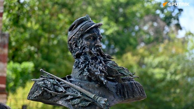Памятник русскому добровольцу Николаю Раевскому в селе Горни-Адровац, Сербия
