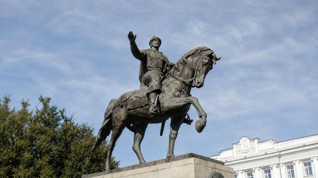 Памятник Михаилу Тверскому