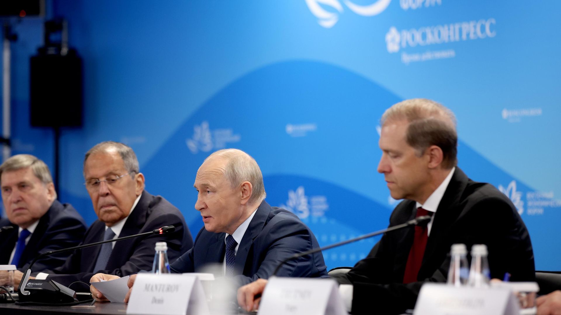 Президент РФ Владимир Путин во время встречи с заместителем премьера Госсовета КНР Дин Сюэсяном на полях Восточного экономического форума во Владивостоке Президент РФ Владимир Путин во время встречи с заместителем премьера Госсовета КНР Дин Сюэсяном на полях Восточного экономического форума во Владивостоке - РИА Новости, 1920, 03.09.2026