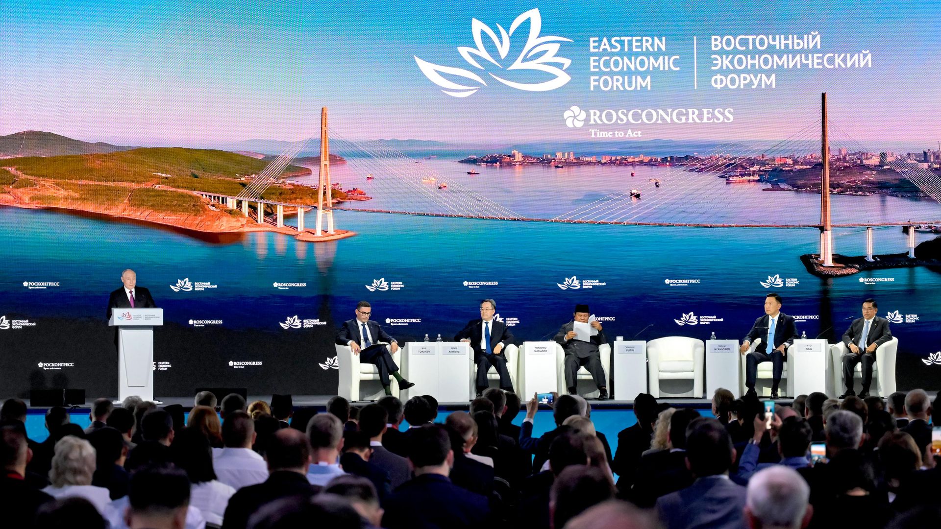 Президент РФ Владимир Путин на пленарной сессии Восточного экономического форума Президент РФ Владимир Путин на пленарной сессии Восточного экономического форума - РИА Новости, 1920, 03.09.2026