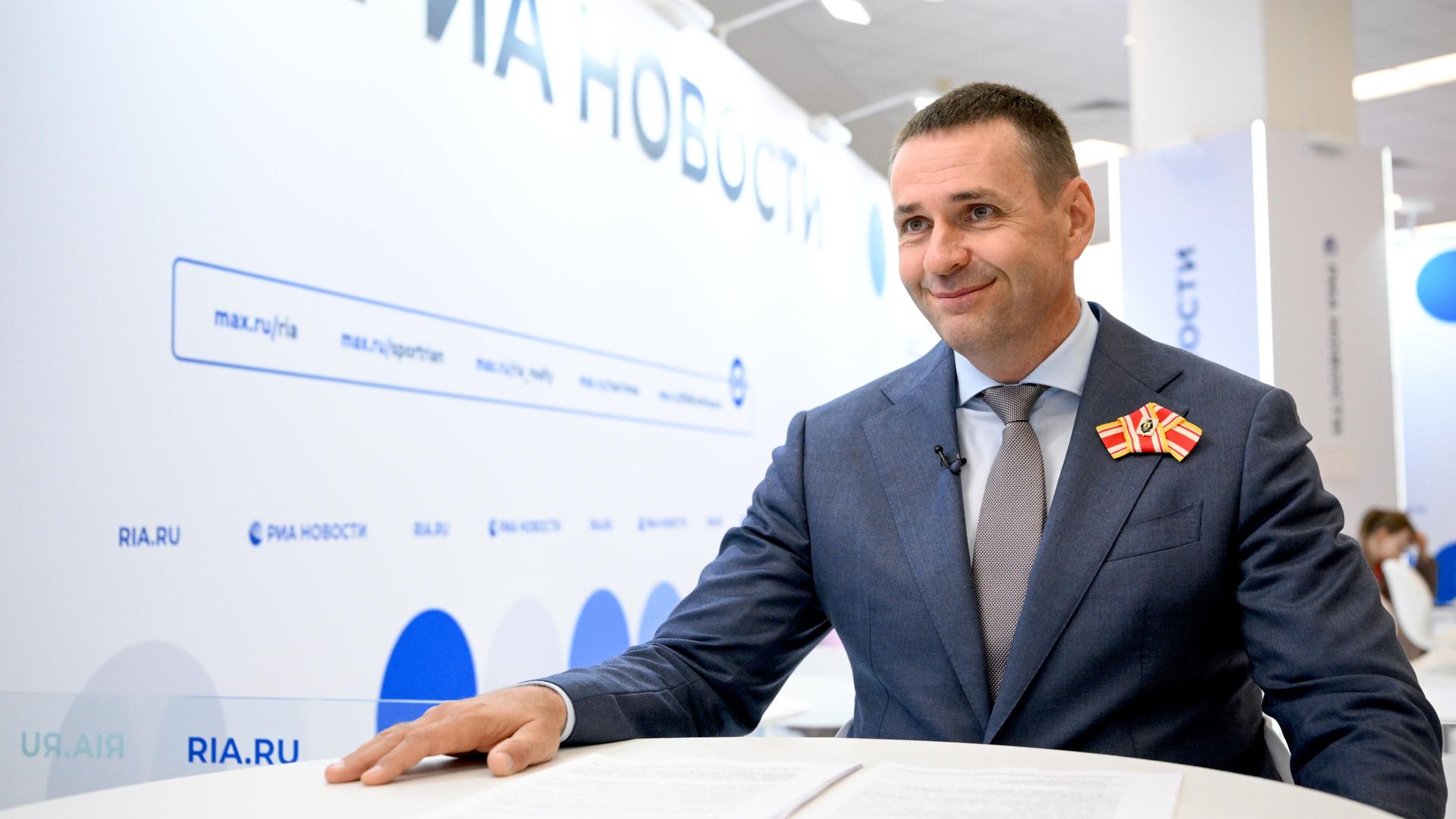 Губернатор Хабаровского края Дмитрий Демешин на стенде РИА Новости Губернатор Хабаровского края Дмитрий Демешин на стенде РИА Новости - РИА Новости, 1920, 03.09.2026