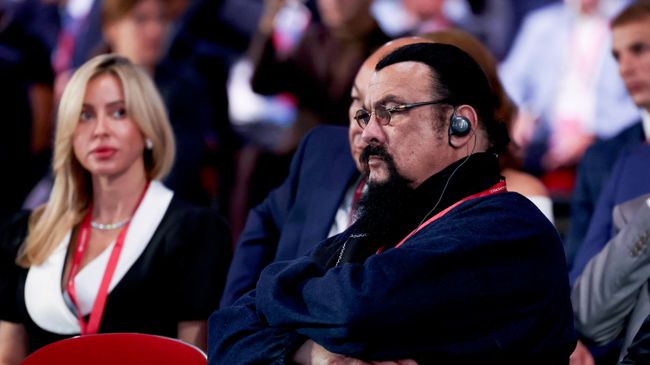 Стивен Сигал на пленарной сессии Восточного экономического форума