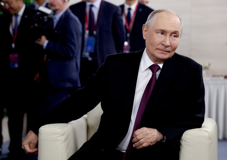 Президент России Владимир Путин перед началом пленарной сессии Восточного экономического форума Президент России Владимир Путин перед началом пленарной сессии Восточного экономического форума