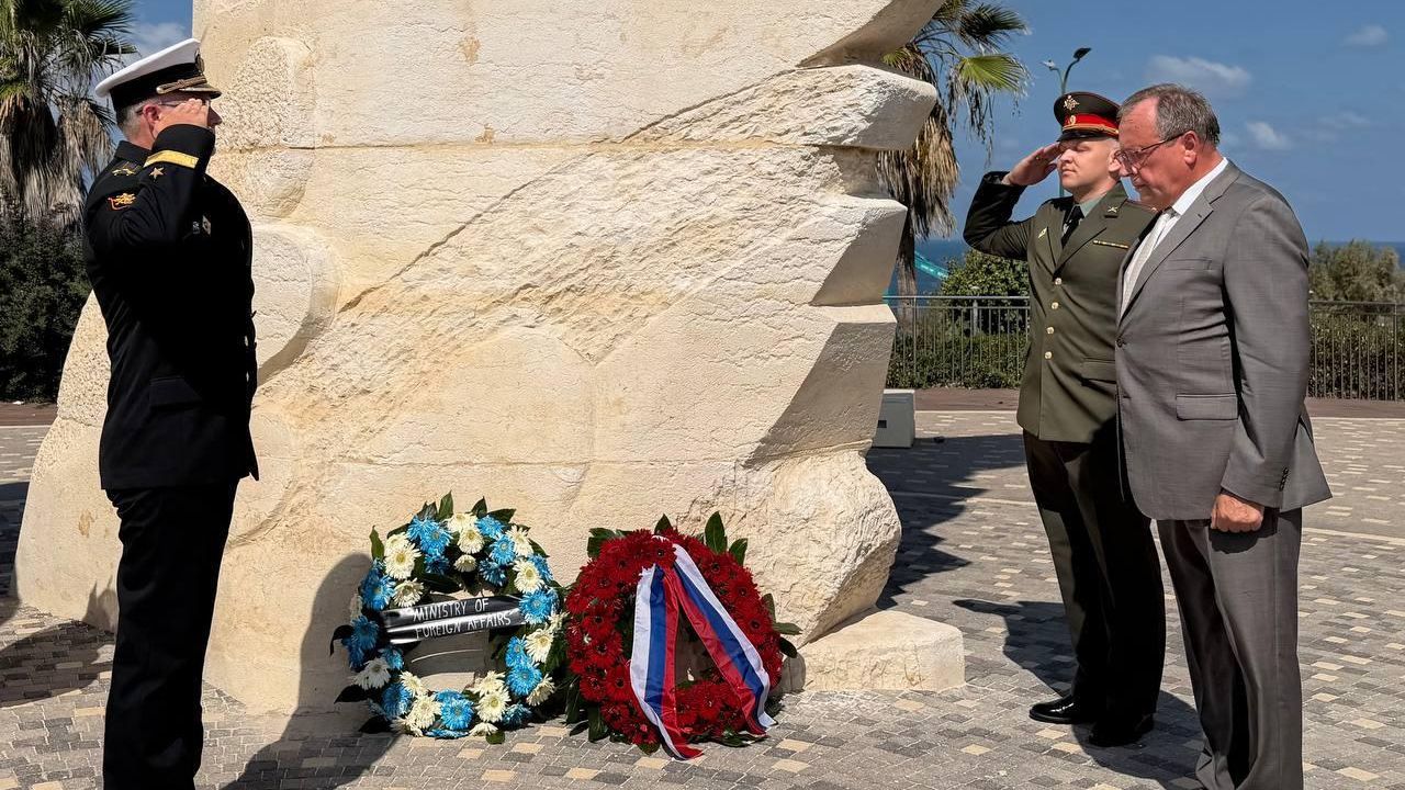 Церемония возложения венков и цветов к Монументу Победы Красной армии над нацистской Германией - РИА Новости, 1920, 03.09.2026