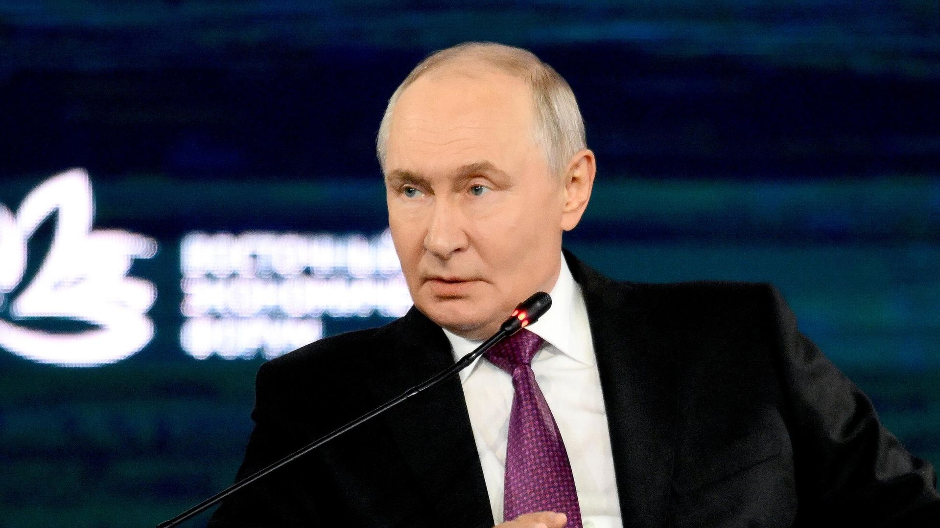 Мобилизация, топливный кризис, новые льготы: о чем говорил Путин на ВЭФ - РИА Новости, 1920, 03.09.2026