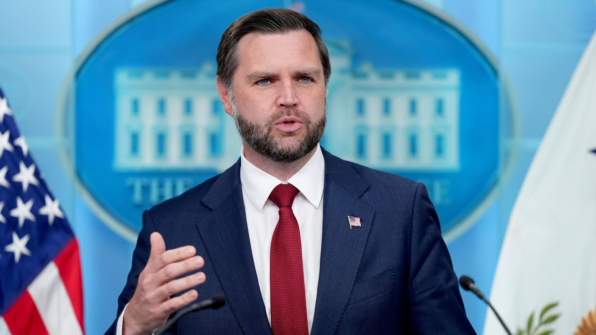 Вице-президент США Джей Ди Вэнс во время брифинга в Белом доме. 3 сентября 2026 - РИА Новости, 1920, 03.09.2026