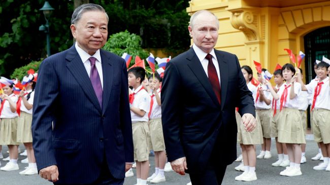 Владимир Путин и То Лам