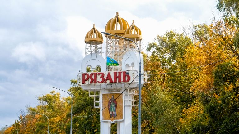 Стелла на въезде в Рязань