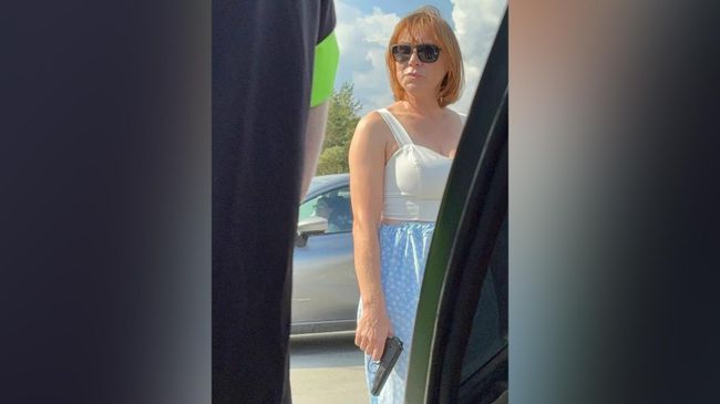 Женщина с пистолетом на АЗС в Свердловской области