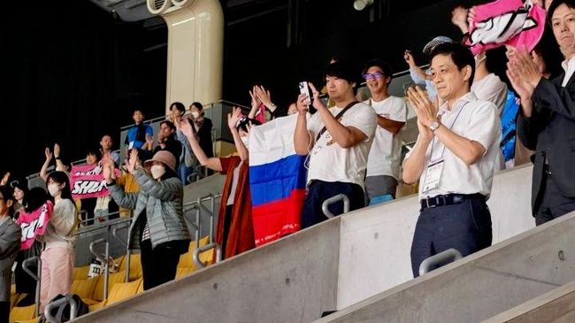 Флаг России на международном турнире по фигурному катанию в Токио
