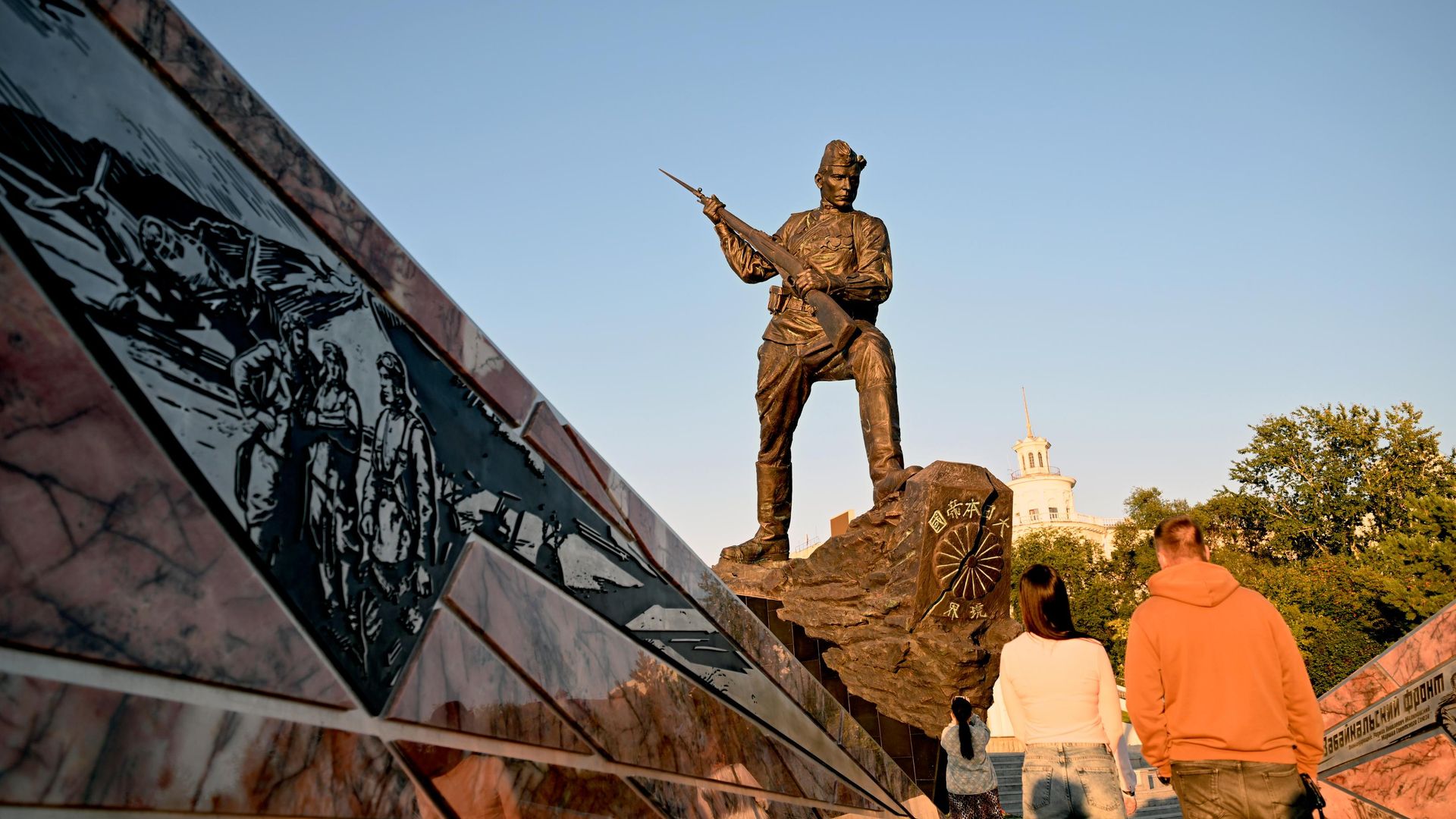 Памятник советскому солдату, посвященный победе над милитаристской Японией и победе во Второй мировой войне в Хабаровске - РИА Новости, 1920, 06.09.2026