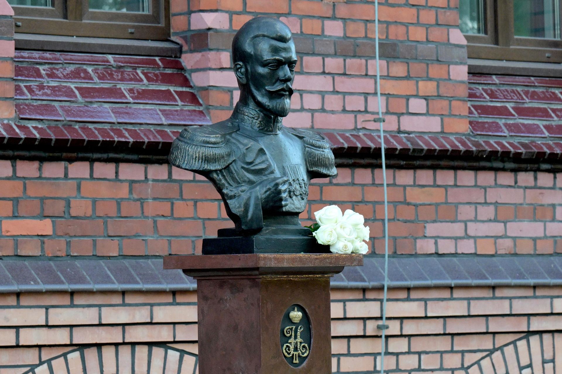 Открытие памятников-бюстов императору Николаю II и императрице Александре Федоровне на территории Гусевского историко-краеведческого музея имени А. М. Иванова Открытие памятников-бюстов императору Николаю II и императрице Александре Федоровне на территории Гусевского историко-краеведческого музея имени А. М. Иванова - РИА Новости, 1920, 06.09.2026