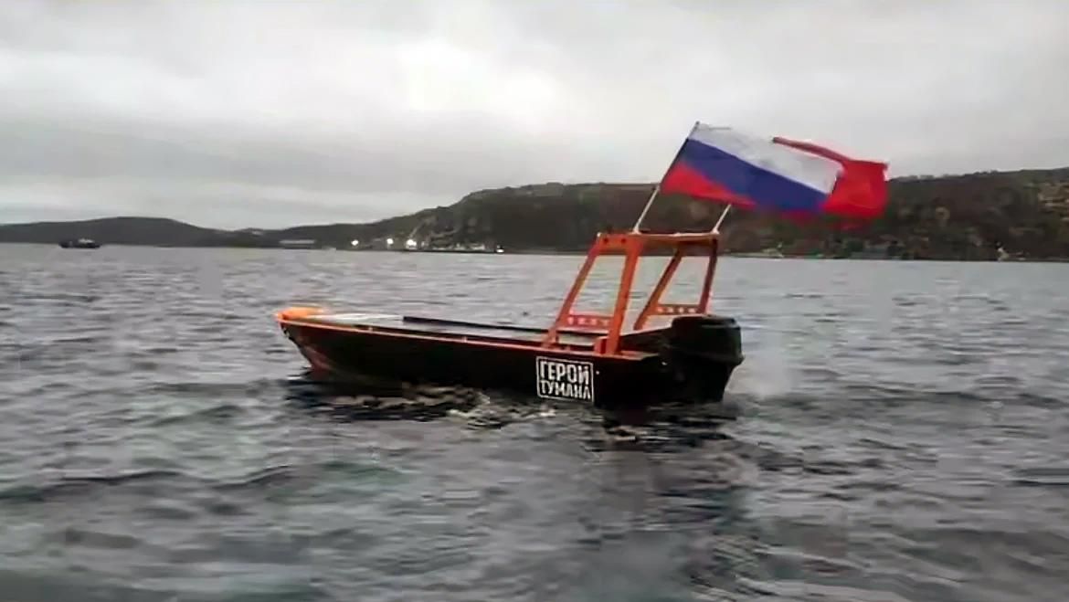 Разработанный в Мурманске безэкипажный катер Герои Тумана во время тестовых испытаний. Кадр видео Разработанный в Мурманске безэкипажный катер Герои Тумана во время тестовых испытаний. Кадр видео - РИА Новости, 1920, 06.09.2026
