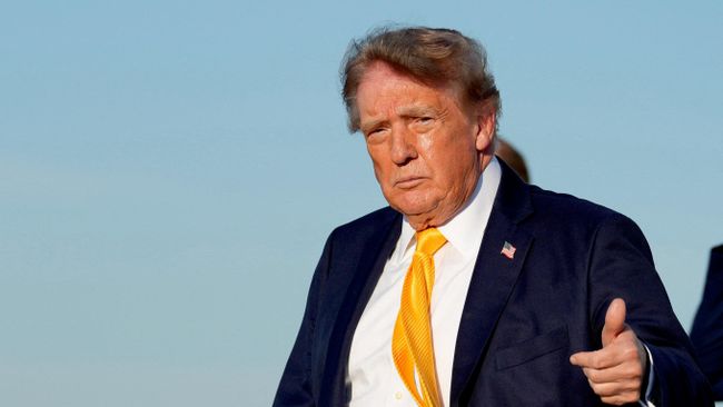 Президент США Дональд Трамп в аэропорту Морристауна, штат Нью-Джерси