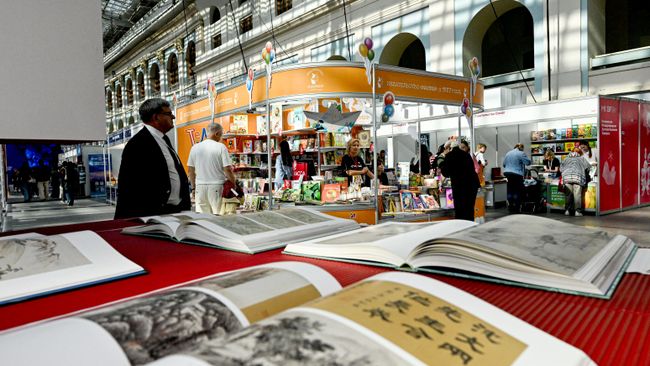 39-я Московская международная книжная ярмарка в Гостином Дворе в Москве