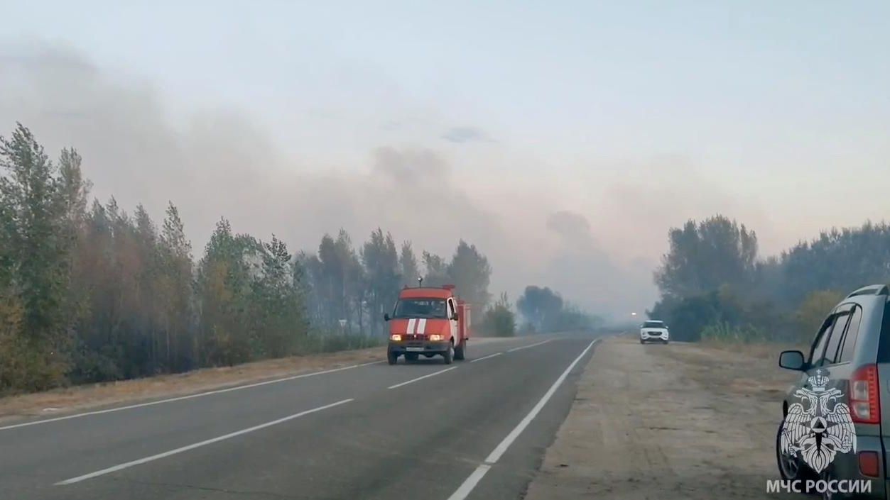 Тушение пожара в Соль-Илецком округе Оренбургской области Тушение пожара в Соль-Илецком округе Оренбургской области - РИА Новости, 1920, 07.09.2026
