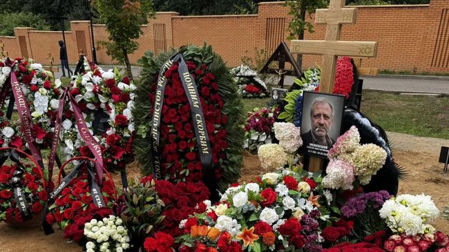 Похороны заслуженного журналиста РФ Алексея Вишневецкого в Москве