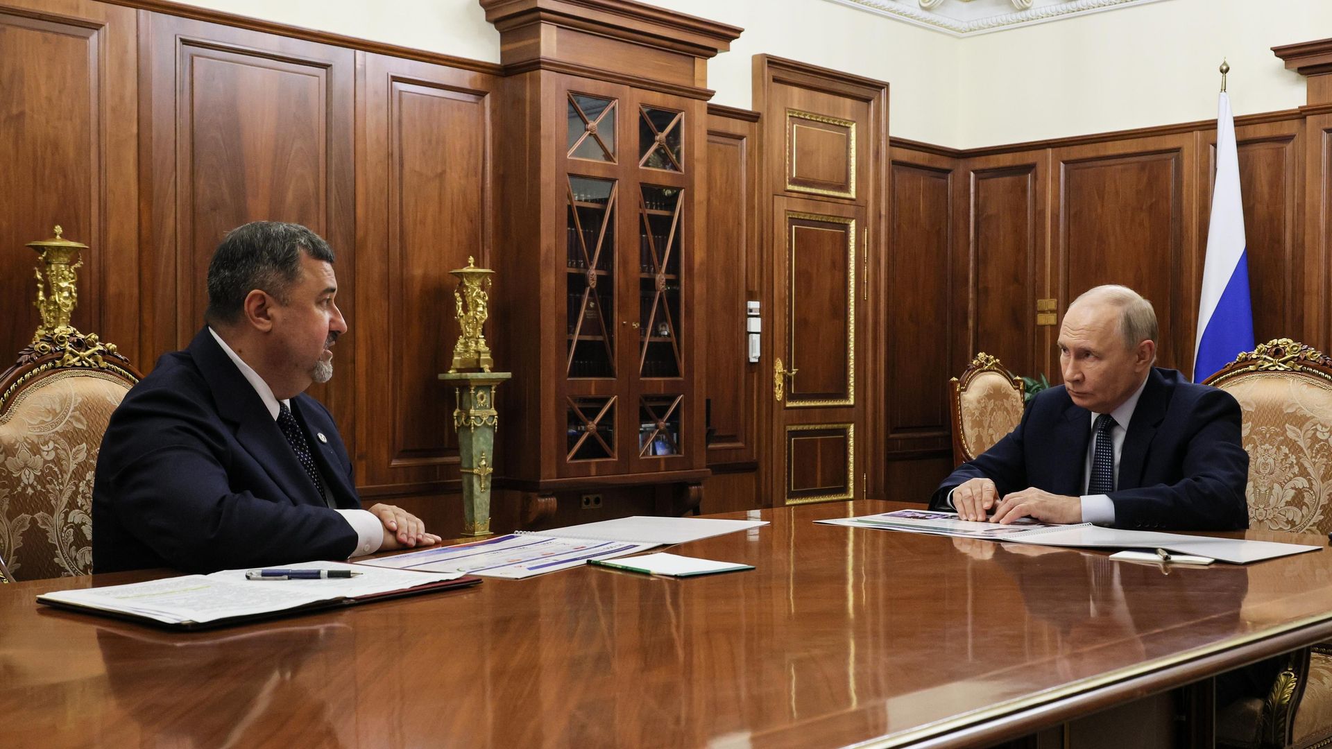Президент РФ Владимир Путин и временно исполняющий обязанности главы Республики Дагестан Фёдор Щукин во время встречи в Москве. 7 сентября 2026 Президент РФ Владимир Путин и временно исполняющий обязанности главы Республики Дагестан Фёдор Щукин во время встречи в Москве. 7 сентября 2026 - РИА Новости, 1920, 07.09.2026