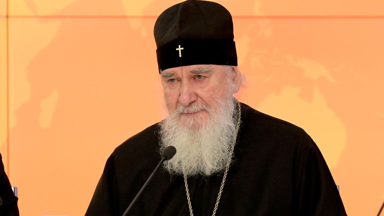 Председатель Издательского Совета Русской Православной Церкви, сопредседатель Попечительского совета Общенациональной программы В кругу семьи митрополит Калужский и Боровский Климент