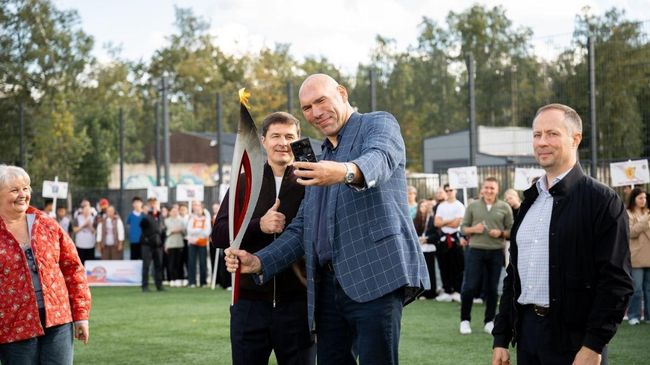 Чемпион мира Николай Валуев дал старт новому сезону Школьной лиги в Люберцах
