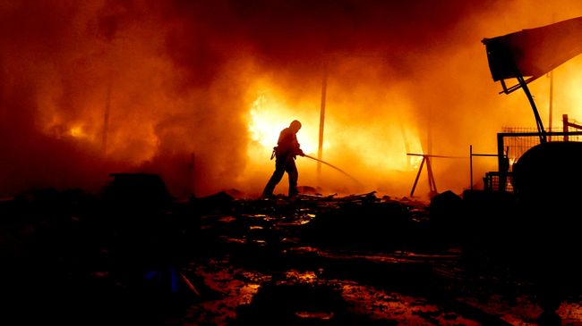 Тушение пожара в Киеве