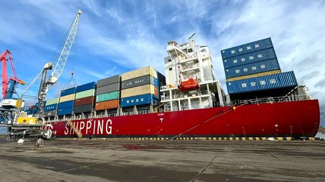 Судно компании NewNew Shipping Line