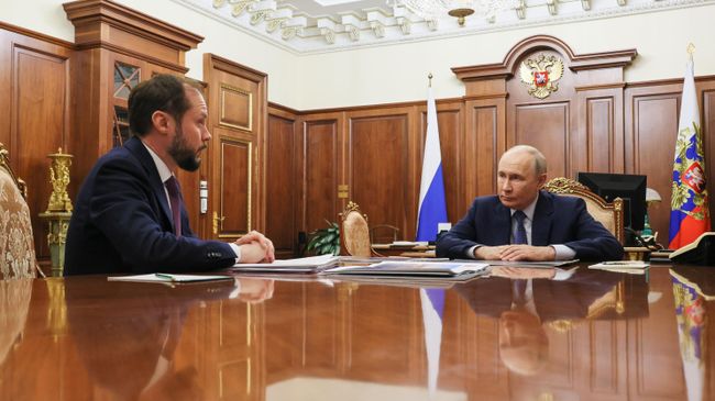 Президент РФ Владимир Путин и временно исполняющий обязанности губернатора Тверской области Виталий Королев во время встречи. 8 сентября 2026