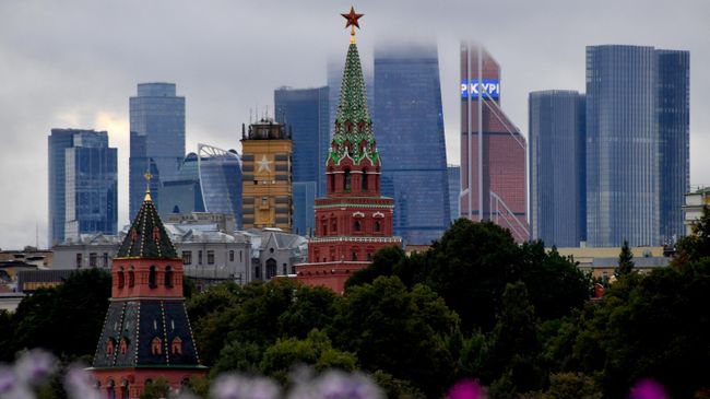 Московский Кремль и небоскребы Москва-Сити